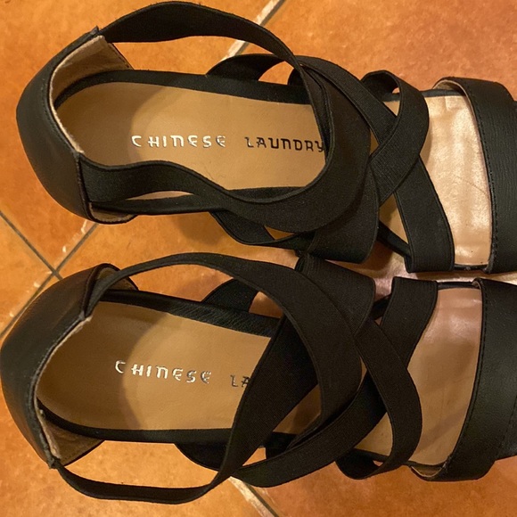 Chinese Laundry strappy wedges 5" platforms. Sexy, comfortable. Great Condition - Picture 4 of 8